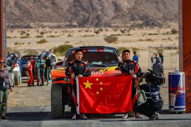 王明磊与领航员杜炫义携手首次亮相达喀尔越野赛赛场
