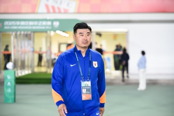 韩鹏：新外援取代谁要和俱乐部沟通 我是年轻指导教练员也要总结和提高