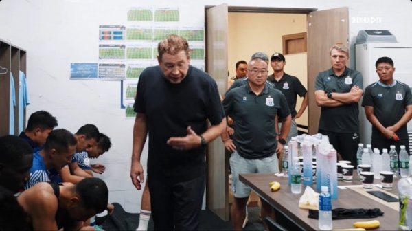 吹风机！斯卢茨基中场球员喊话：如果谁不想踢，你们自己说换下来