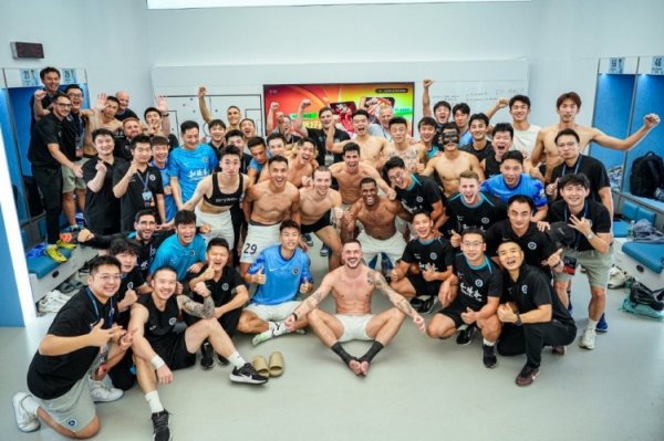团结一心，笑容与汗滴  同框💪