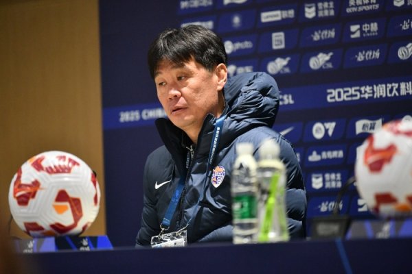 李霄鹏为国安辩护:我也经常在主场作战 被喊下课 球迷应该保持宽容 李霄鹏为国安辩护:我也经常在主场作战 被喊下课 球迷应该保持宽容