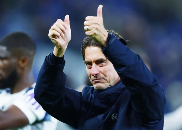 弗兰克：我对范德芬很满意，他在这家俱乐部的未来一片光明