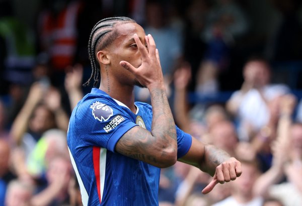 首开记录  ！切尔西前场球员若昂-佩德罗结束长达两个月得分  荒