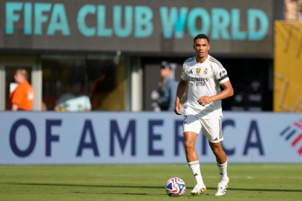 重回安菲尔德!每日电讯报:阿诺德即将迎接盘带 迷冰火两重天的态度 重回安菲尔德!每日电讯报:阿诺德即将迎接盘带 迷冰火两重天的态度