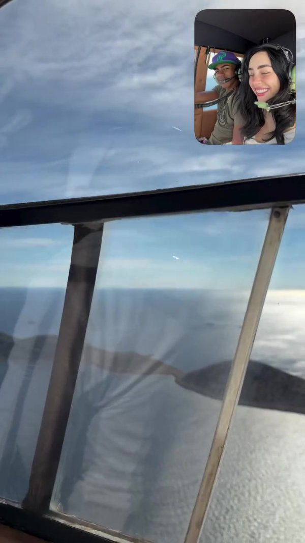 翱翔蓝天，亚马尔女友晒两人乘直升飞机游玩视频