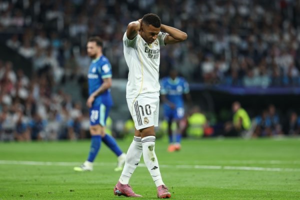 姆巴佩上半场0射球  ，为本赛季他17场杆位赛事  中首次出现